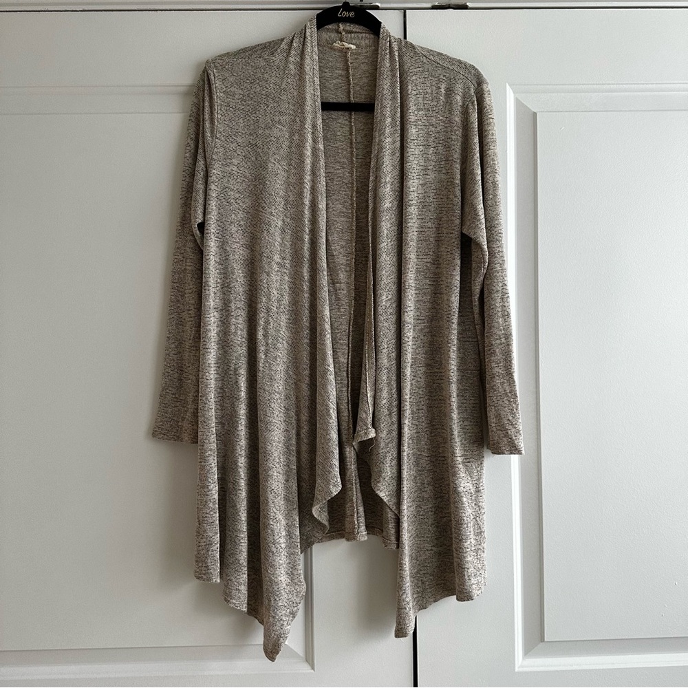 3/$25 ⭐️ Caution To The Wind Taupe Grey Knit Draped Cardigan